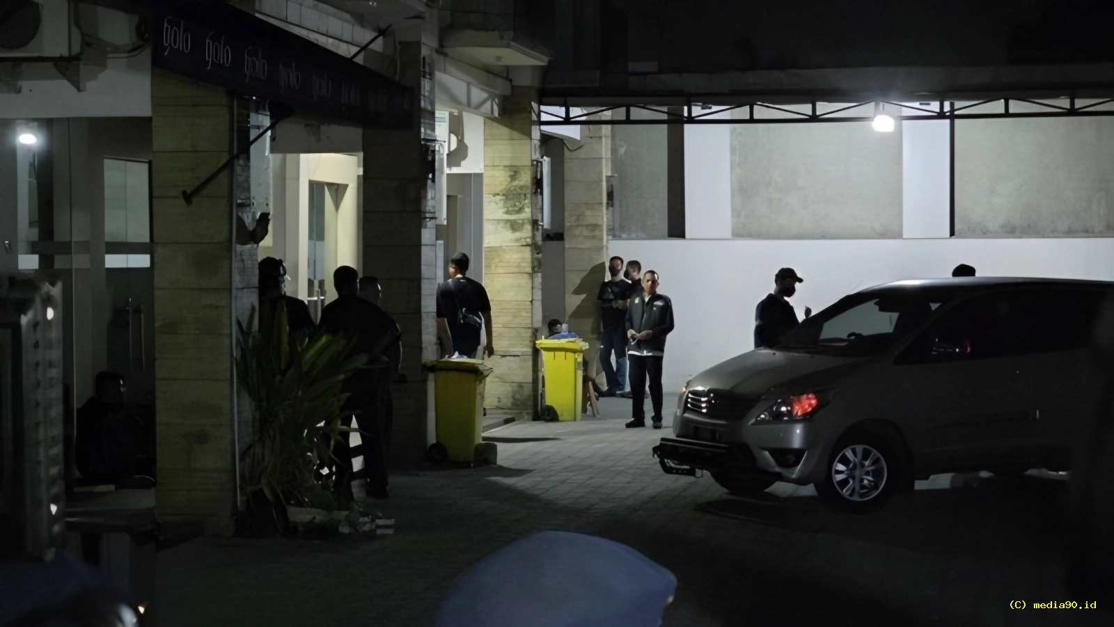Polisi Boyong Koper Besar hingga Tas Setelah Penggeledahan Ruko di Cipete