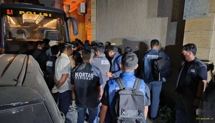 Polisi Geledah Ruko di Cipete Jaksel, Dokumen hingga Komputer Diamankan