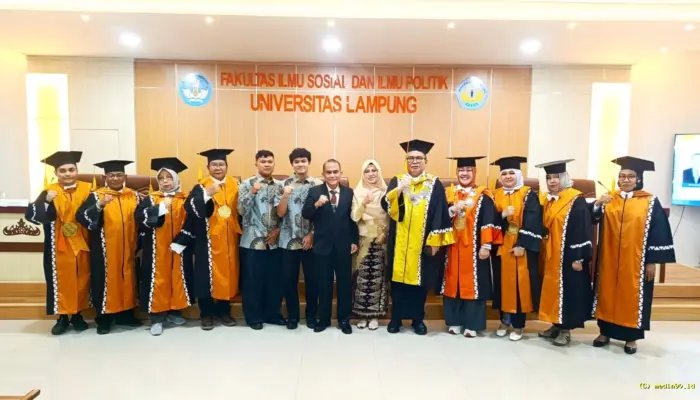 Kepala Disdukcapil Tulang Bawang Raih Gelar Doktor di Unila, Bupati Qudrotul Harap Ilmunya Bermanfaat bagi Daerah