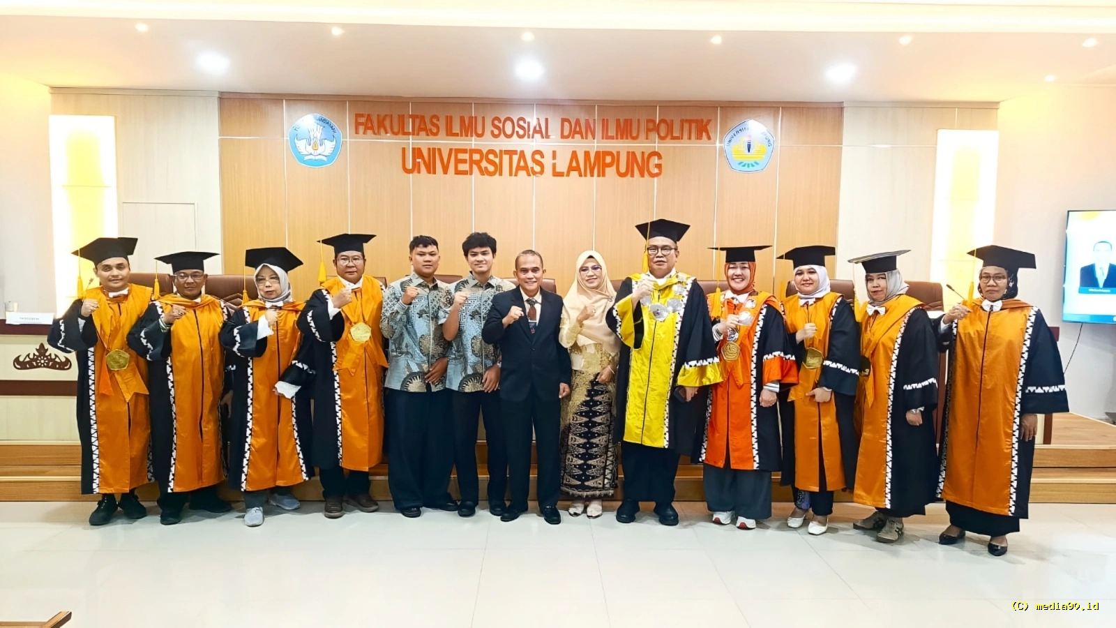 Promosi Doktor Kepala Disdukcapil Tulang Bawang Bupati Qudrotul Harap Ilmunya Majukan Daerah