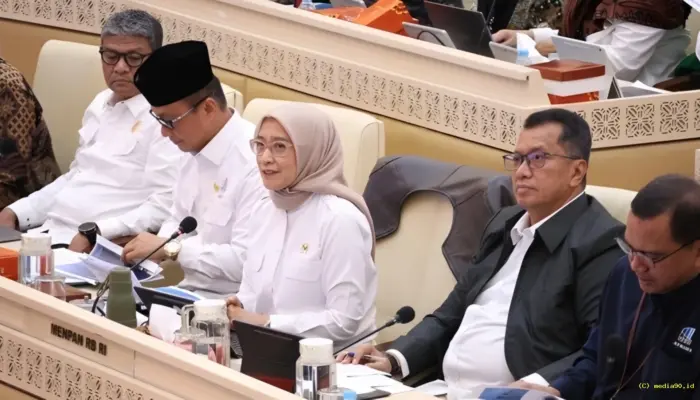 MenPAN-RB Paparkan Capaian Kinerja 2025 dalam Raker Bersama Komisi II DPR RI