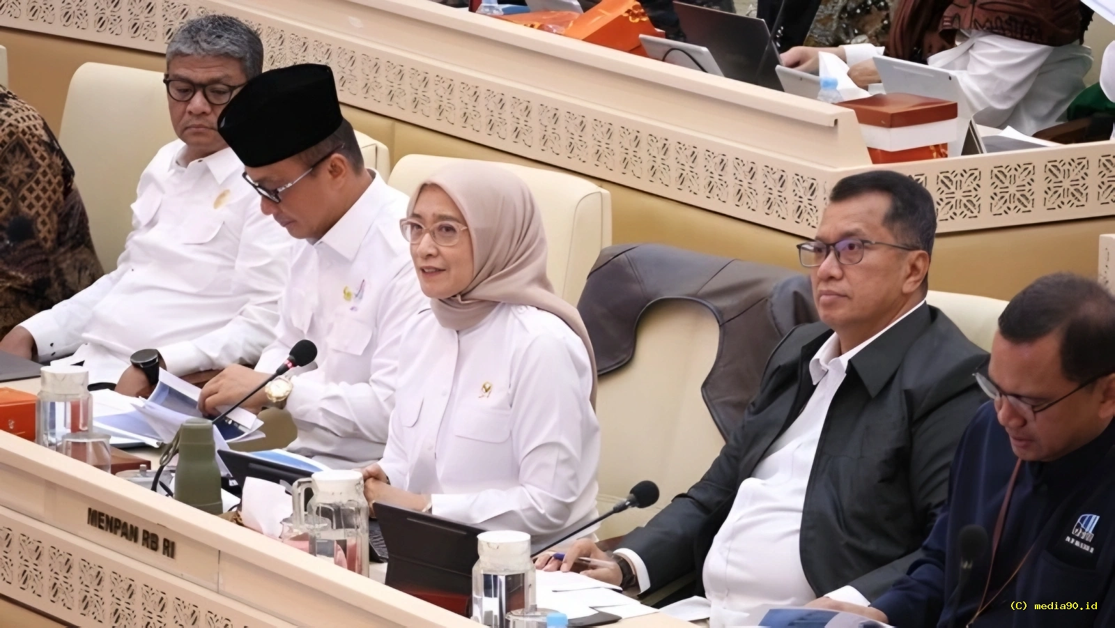 Raker DPR RI MenPAN RB Beberkan Realisasi Kinerja Kementerian Sepanjang 2025