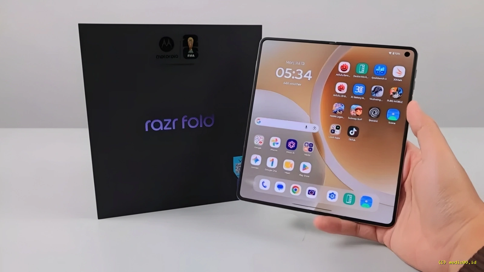 Review Moto Razr Fold 2026: Smartphone Lipat Motorola dengan Desain Mewah dan Performa Tinggi