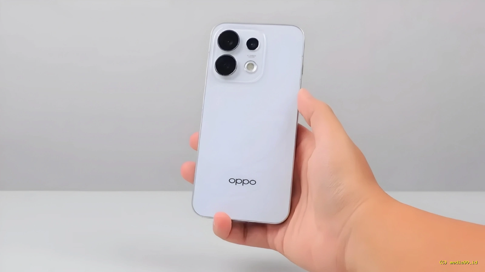Review OPPO Reno 16 Pro 5G: Desain Compact, Baterai Tahan Lama, Kamera Bak HP Flagship