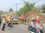 40 Bangunan Liar di Atas Drainase Parung Bogor Dibongkar, Saluran Air Dikembalikan Fungsinya