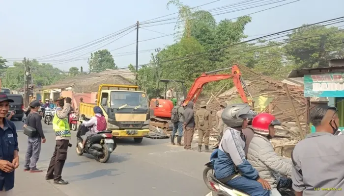 40 Bangunan Liar di Atas Drainase Parung Bogor Dibongkar, Saluran Air Dikembalikan Fungsinya