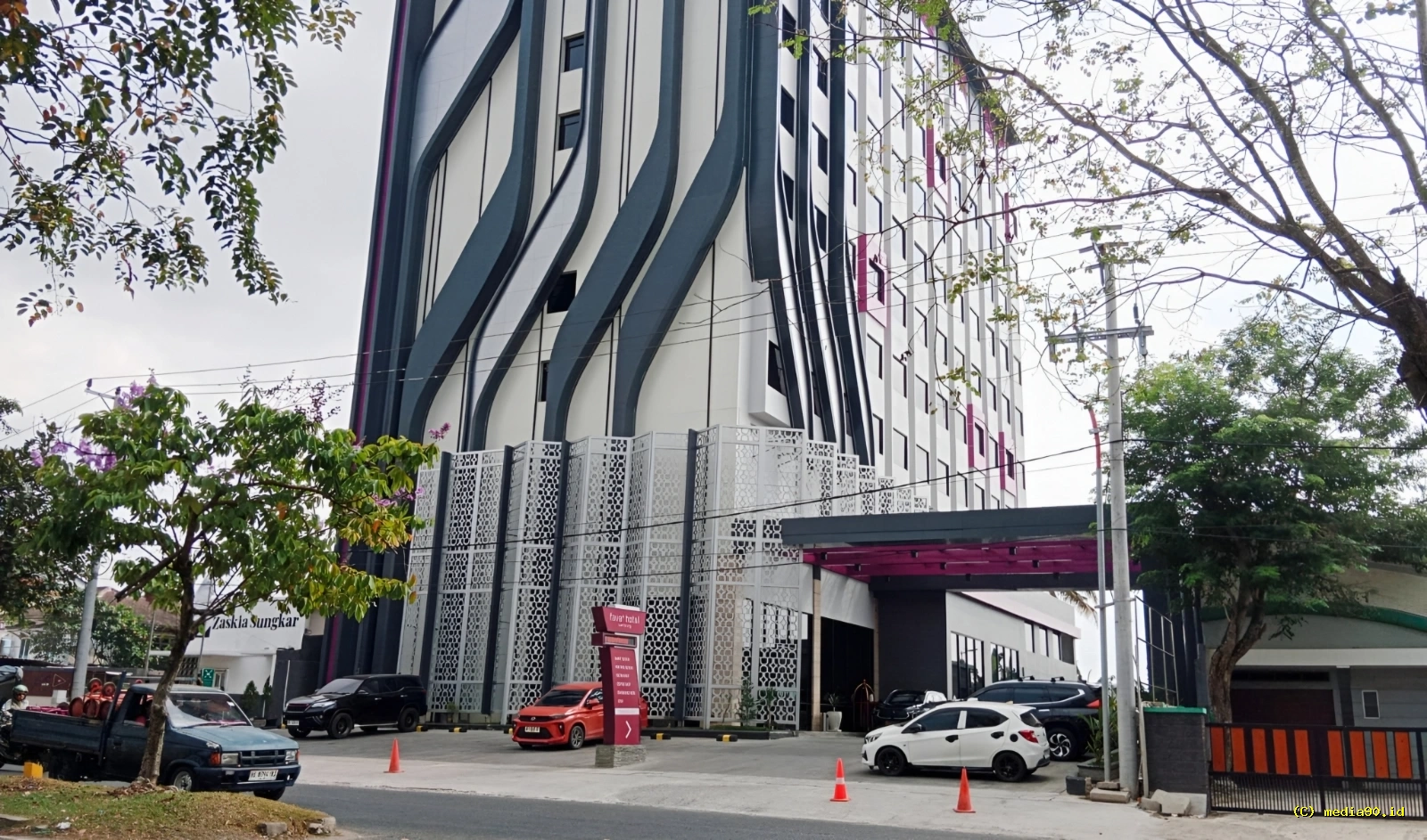 Trotoar Diduga Disalahgunakan, DPRD Bandar Lampung Layangkan Teguran ke Fave+ Hotel