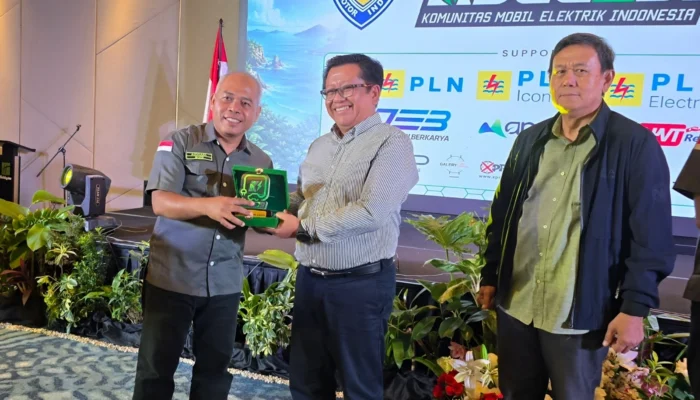 Anniversary ke-5, PLN Lampung Apresiasi Koleksi Edukasi Mobil Listrik dan Promosikan Wisata