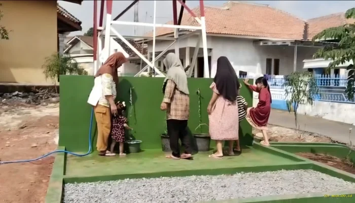 Jawab Dahaga Warga Kotabumi, Babinsa Bangun Sumur Bor Sedalam 54 Meter