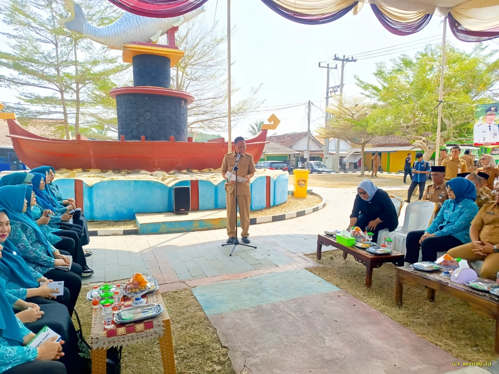 Bupati Tulang Bawang Canangkan Gerakan Sumur Kompos di Bank Sampah Menggala