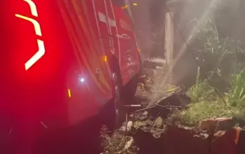 Bus dan Motor Kecelakaan di Jembatan Bulusan Banyuwangi, Diduga Hindari Kendaraan Putar Balik 5 Bus dan Motor Terlibat Kecelakaan di Jembatan Bulusan Banyuwangi, Diduga Hindari Motor Putar Balik