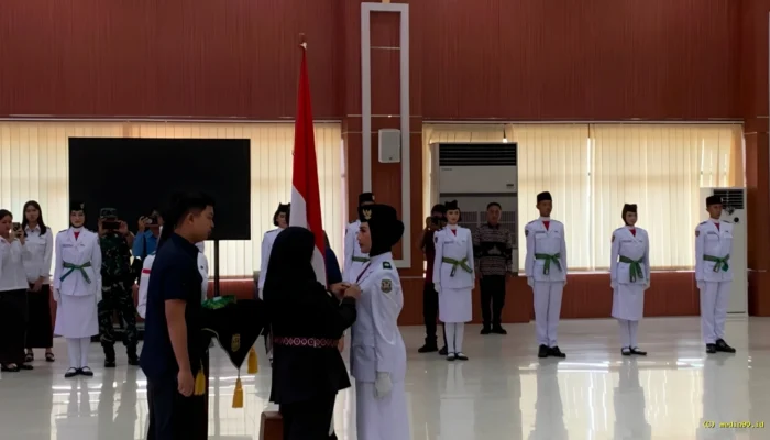 Eva Dwiana Kukuhkan 38 Paskibraka Bandar Lampung untuk Upacara HUT ke-81 RI