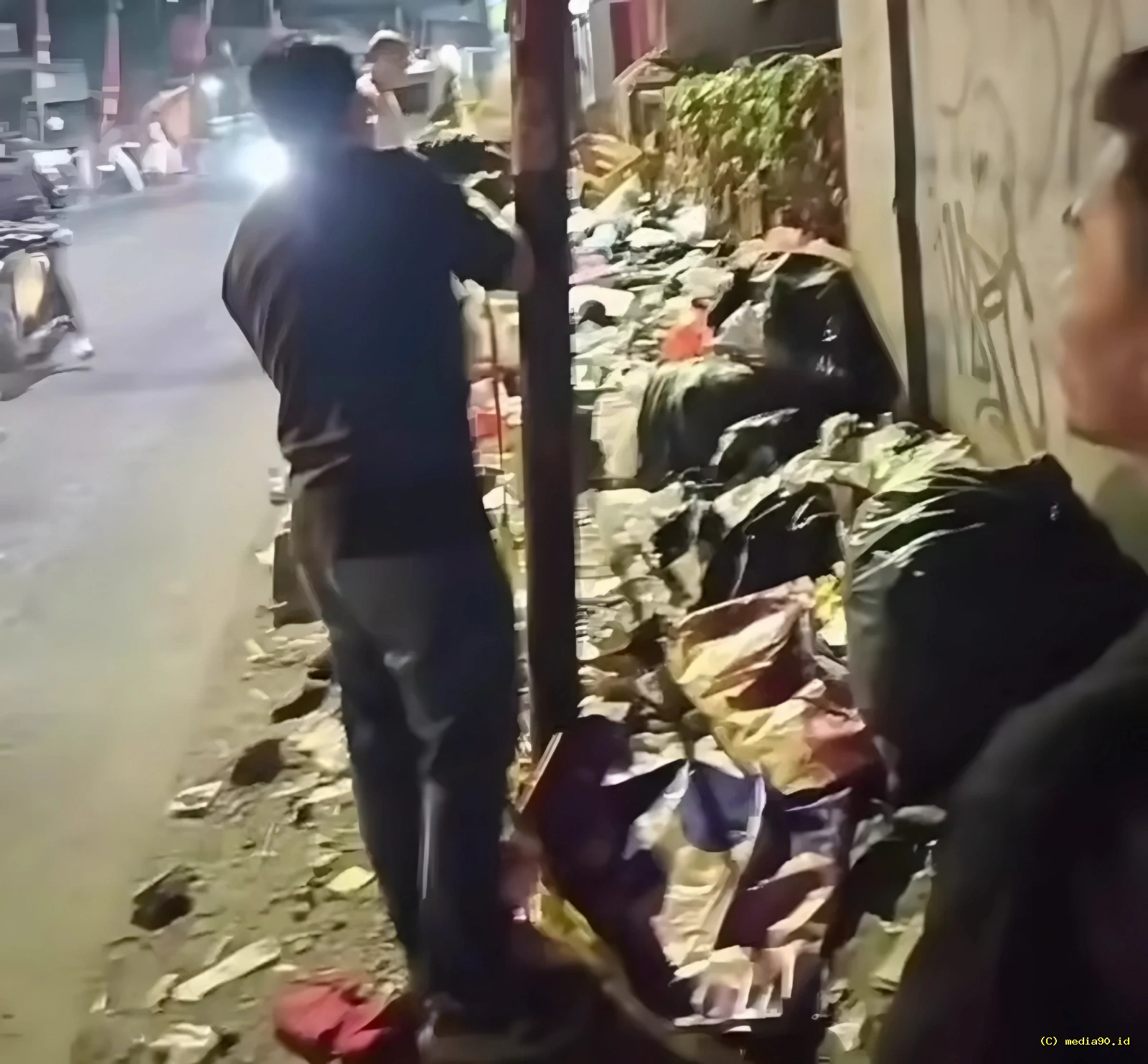 Geger Bayi Tanpa Identitas Ditemukan Meninggal di Lokasi Pembuangan Sampah Tangerang