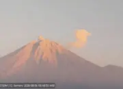 Gunung Semeru Erupsi Dua Kali Kolom Abu Membumbung hingga 800 Meter