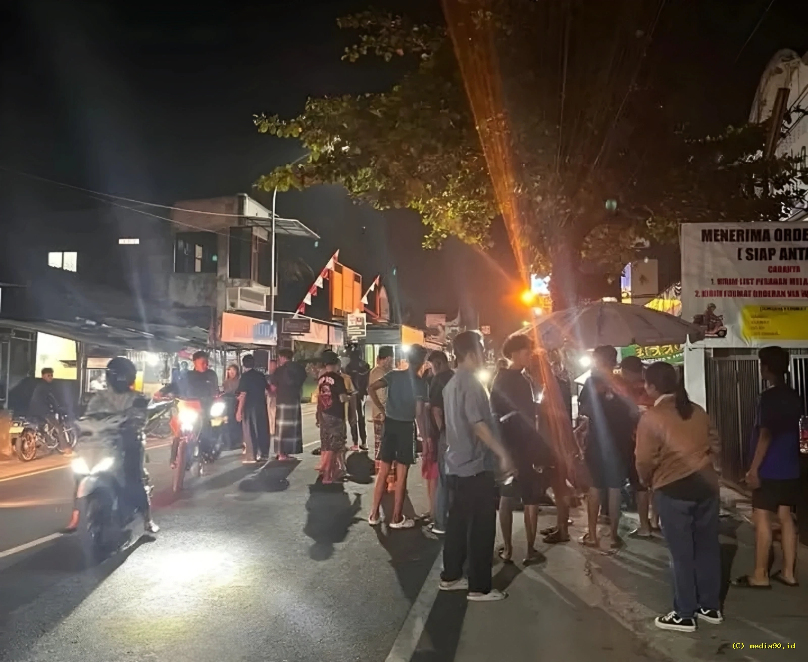 Insiden Kecelakaan di Timur Pasar Ngijon Moyudan Warga Berkerumun