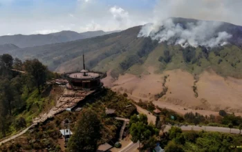 Karhutla Belum Padam, Penutupan Bromo Diperpanjang hingga 15 Agustus 4 Karhutla Masih Berlangsung Penutupan Bromo Diperpanjang hingga 15 Agustus