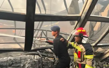 Kebakaran Gudang di Kosambi Brimob Polda Metro Dikerahkan Bantu Pemadaman