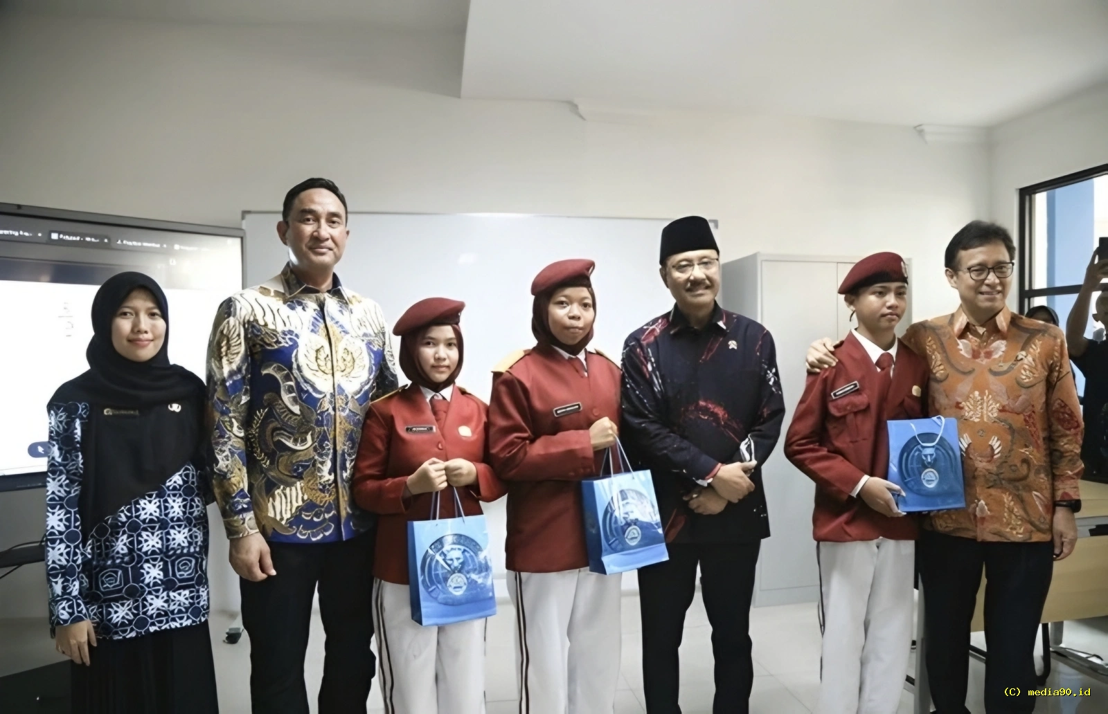 Menkes Ingatkan Siswa Sekolah Rakyat Jaga Kesehatan Tekankan Pentingnya Sikat Gigi