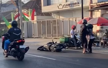 Motor Terjatuh di Jalan Godean Sleman, Lalu Lintas Sempat Tersendat 9 Motor Terjatuh di Jalan Godean Sleman Lalu Lintas Sempat Tersendat