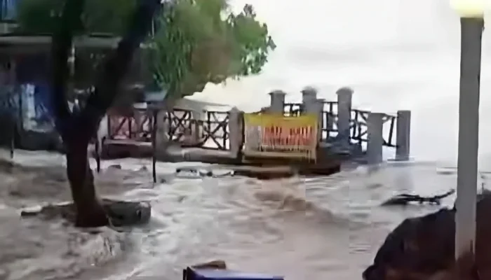 Waspada Gelombang Tinggi 4 Meter, Pantai Kukup Gunungkidul Terpantau Pagi Ini
