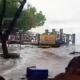 Pantai Kukup Gunungkidul Diterjang Gelombang 4 Meter, Wisatawan Diminta Waspada