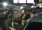 Viral! Diduga Coba Begal Driver GoCar di Serpong, Pria Berhoodie Hitam Diamankan Warga dan Polisi 10 Pria Berhoodie Hitam Diduga Coba Begal Driver GoCar di Serpong Aksinya Viral dan Berakhir Ditangkap