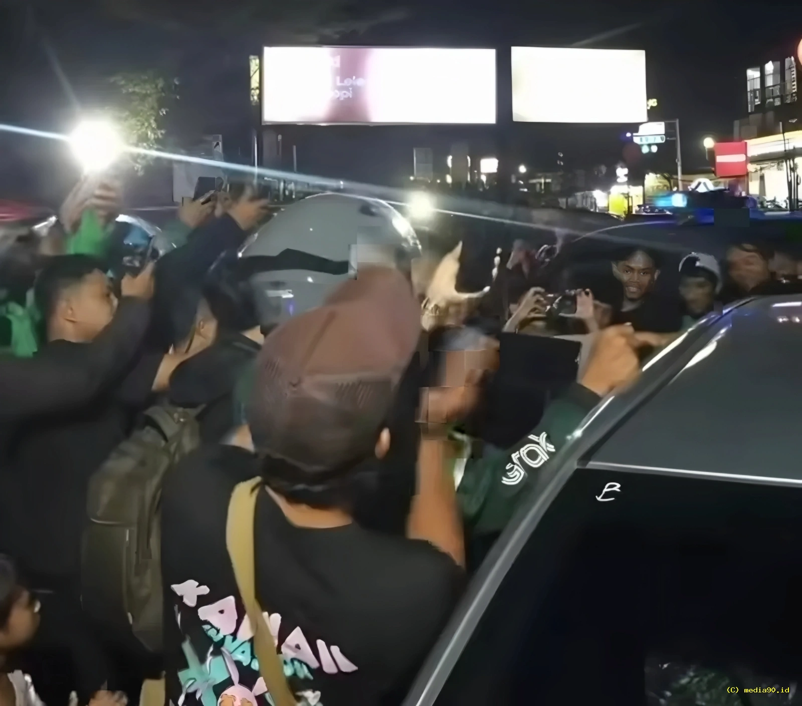 Pria Berhoodie Hitam Diduga Coba Begal Driver GoCar di Serpong Aksinya Viral dan Berakhir Ditangkap