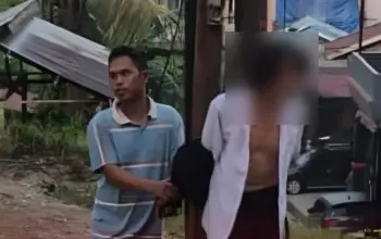 Pria di Samarinda Diikat di Tiang Listrik Usai Diduga Bawa Kabur Istri Orang, Kasus Berakhir Damai 4 Pria di Samarinda Diikat di Tiang Listrik Usai Diduga Membawa Kabur Istri Orang