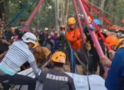 Relawan Sragen Berjibaku 2 Jam Siapkan Pemakaman Wanita Berbobot 300 Kg 14 Relawan Sragen Berjibaku 2 Jam Siapkan Pemakaman Wanita Berbobot 300 Kg