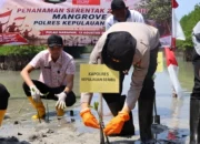 Sambut HUT RI, Polres Kepulauan Seribu Tanam 2.000 Mangrove dan Salurkan Bansos 12 Sambut HUT RI Polres Kepulauan Seribu Tanam 2.000 Mangrove dan Salurkan Bansos