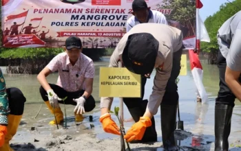 Sambut HUT RI, Polres Kepulauan Seribu Tanam 2.000 Mangrove dan Salurkan Bansos 5 Sambut HUT RI Polres Kepulauan Seribu Tanam 2.000 Mangrove dan Salurkan Bansos