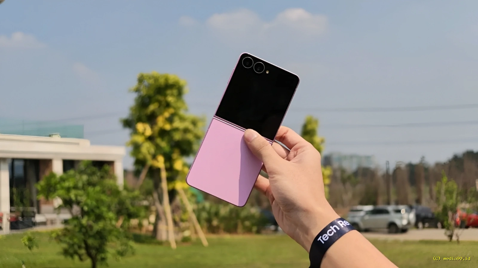 Samsung Luncurkan Galaxy Z Flip8 Bobot Lebih Ringan dengan Bodi Lebih Tipis