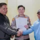 Sopir Alphard Hantam Motor Ojol Pakai Batu di Jaksel Kasus Berakhir Damai