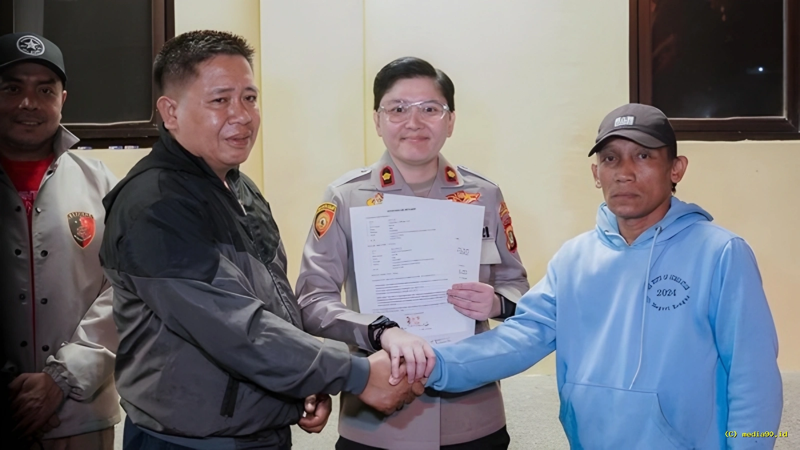 Sopir Alphard Hantam Motor Ojol Pakai Batu di Jaksel Kasus Berakhir Damai