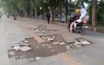 Trotoar Jalan Alternatif Sentul Rusak, Kerap Dipakai Pemotor sebagai Jalur Pintas 6 Trotoar Jalan Alternatif Sentul Rusak Kerap Dipakai Pemotor sebagai Jalur Pintas