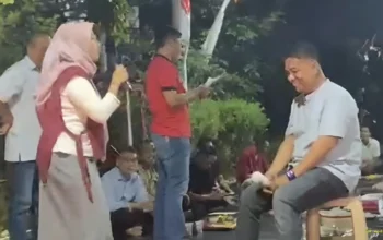 Unik Emak emak di Gresik Ramaikan Lomba Ngomel Bojo Saat 17 an