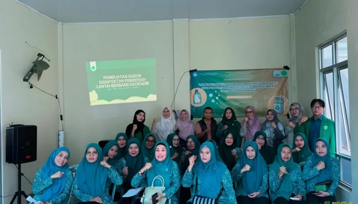 Universitas Malahayati Dorong Ekonomi Kreatif Ibu PKK Pesawahan lewat Sabun Lantai Berbasis Ekoenzim