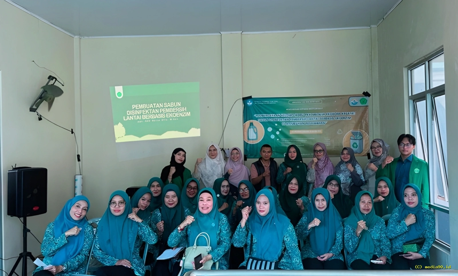 Universitas Malahayati Dorong Ekonomi Kreatif Ibu PKK Pesawahan lewat Sabun Lantai Berbasis Ekoenzim