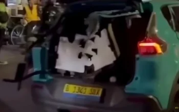 Viral Taksi Green SM Terserempet KRL di Stasiun Karet Bagian Belakang Ringsek