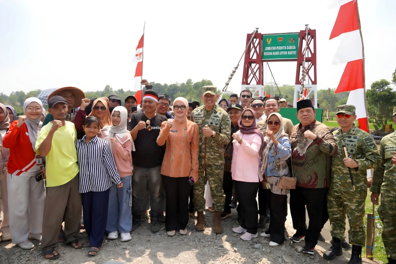 Wagub Jihan Resmikan Jembatan Garuda Merah Putih Mobilitas Warga Way Bungur Makin Lancar