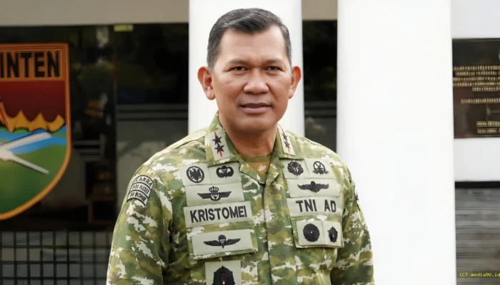 Gunung Anak Krakatau Erupsi, Pangdam Radin Inten Minta Warga Tetap Tenang dan Siaga