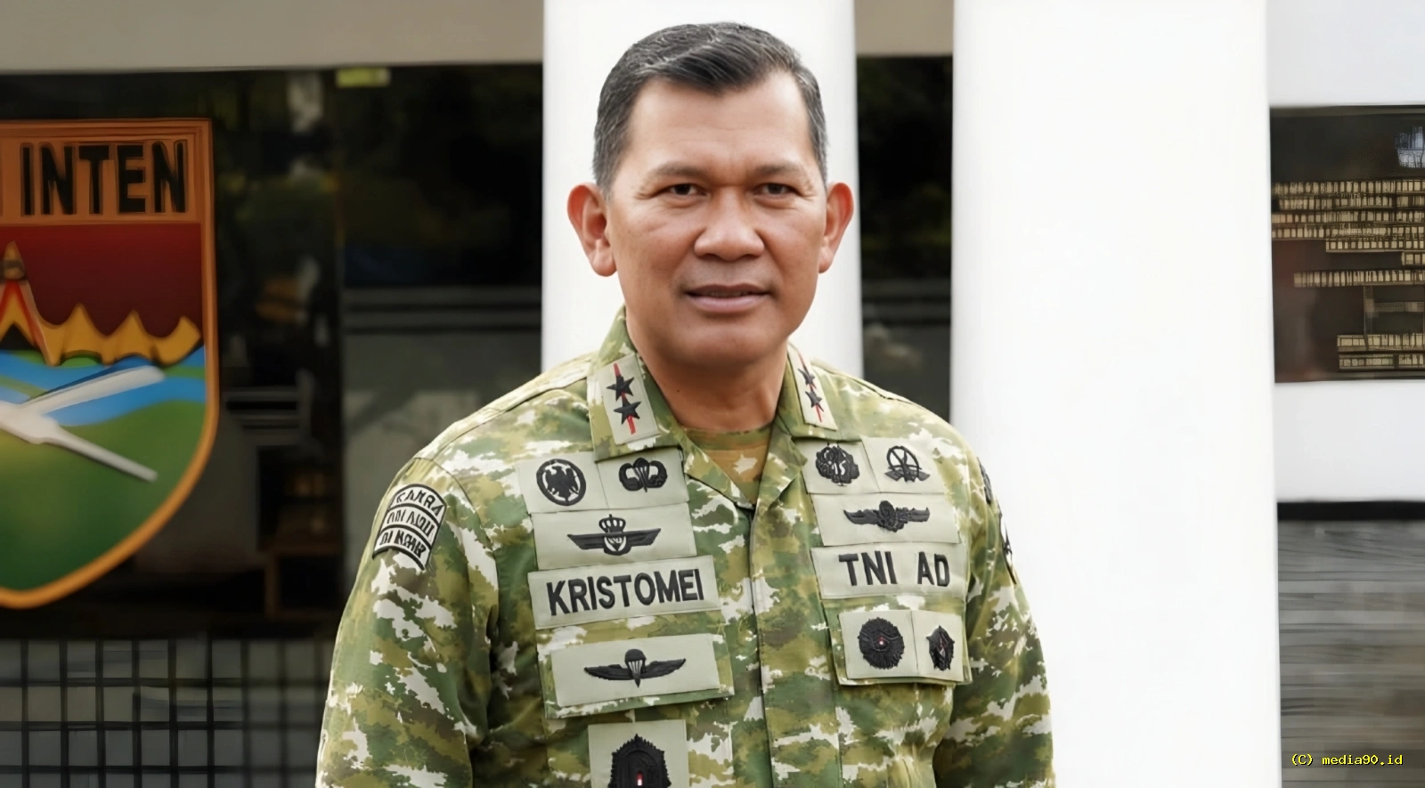 Anak Krakatau Erupsi Pangdam Radin Inten Kerahkan Anggota Siaga Bantu Warga