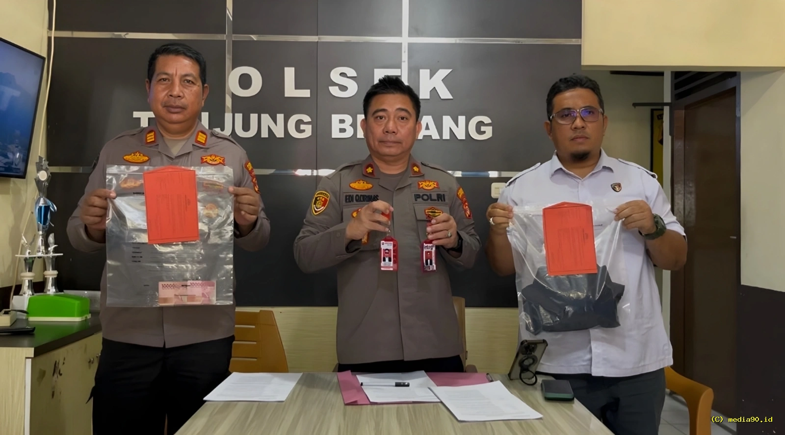 Diduga Peras Sekdes Jati Indah untuk Takedown Berita, Dua Oknum Wartawan Terjaring OTT
