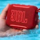 JBL Go 5 Edisi Supreme Hadir dengan Warna Merah Ikonik