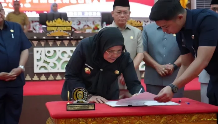 Eva Dwiana Sampaikan Raperda Penyertaan Modal Bank Lampung kepada DPRD Bandar Lampung