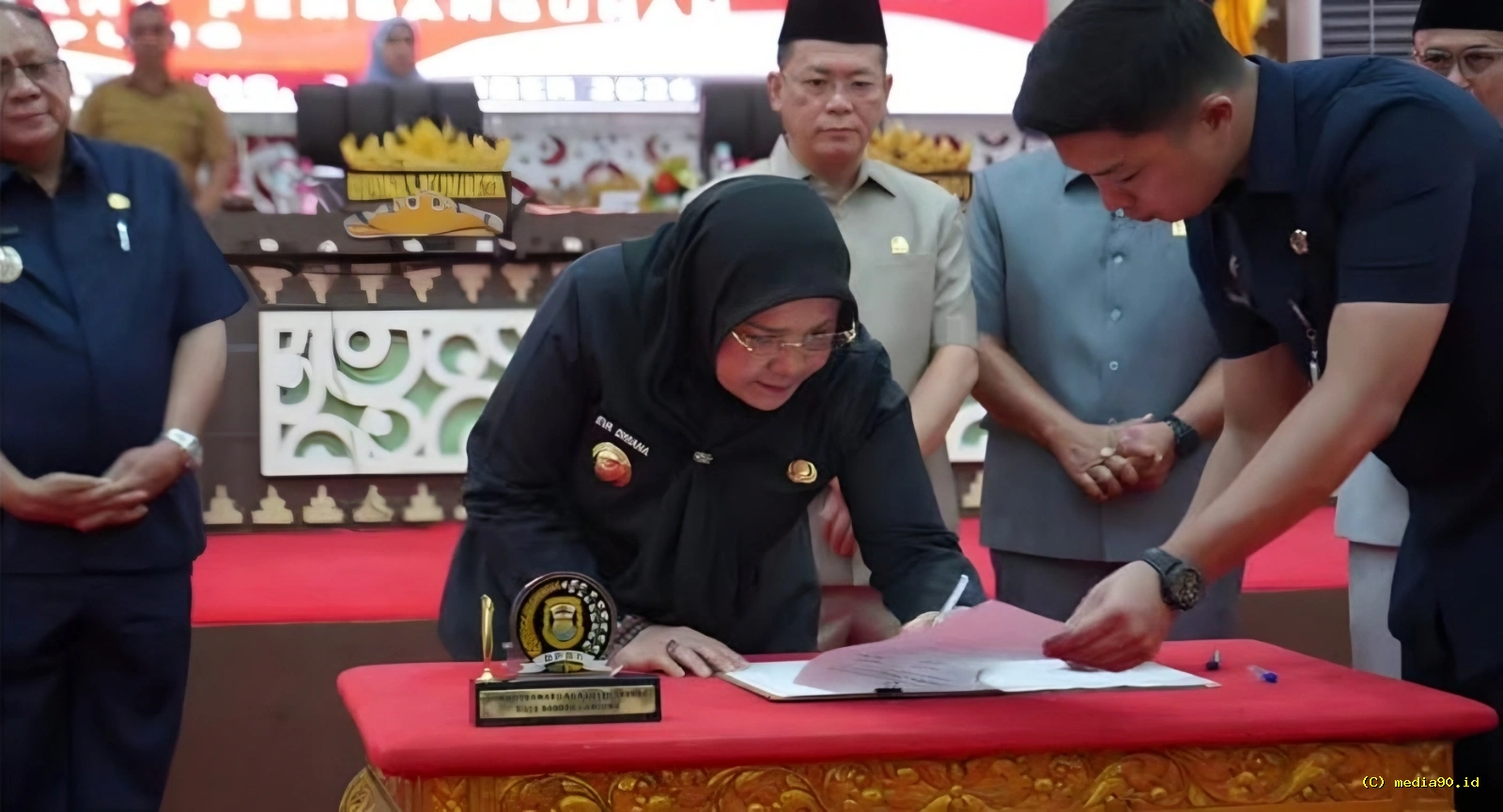 Eva Dwiana Sampaikan Raperda Penyertaan Modal Bank Lampung kepada DPRD Bandar Lampung